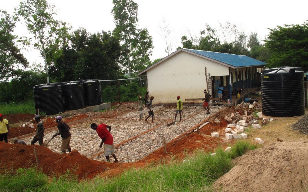 Zwei neue Klassenräume für Mamba Primary School