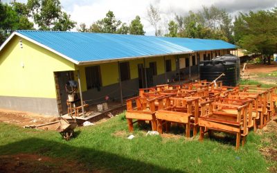 Zwei weitere Klassenräume für die Mamba Primary School kurz vor Fertigstellung.