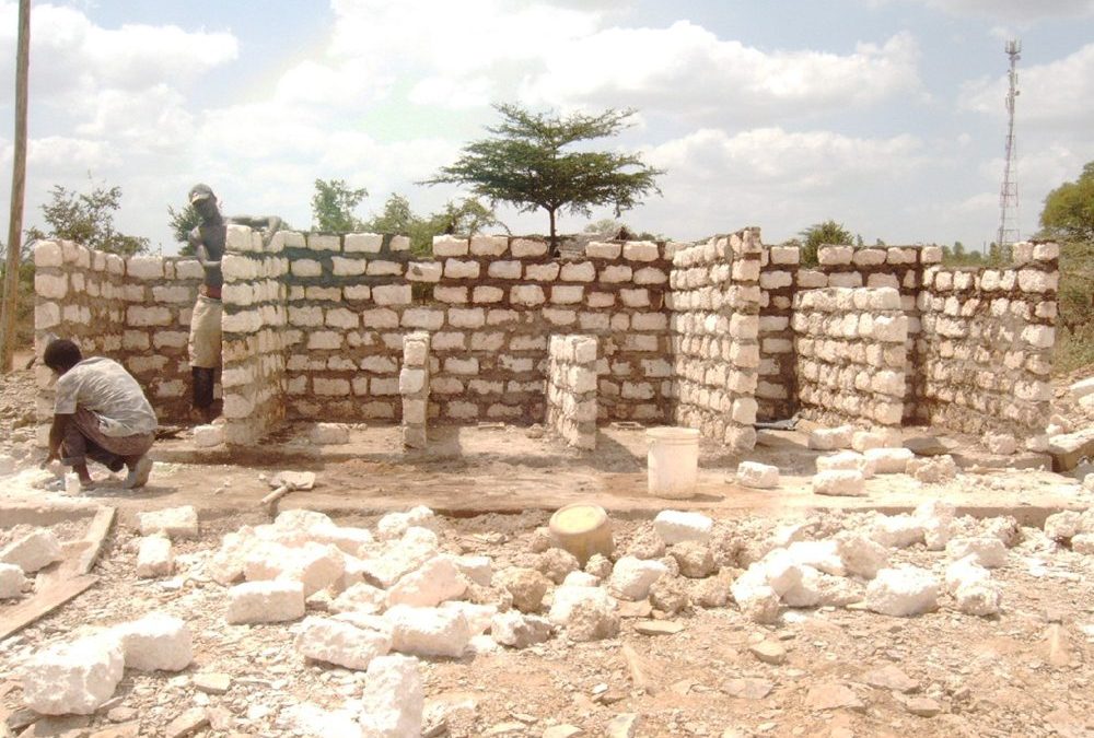 Rohbau der Toilettenanlage an der Dispensary in Lunga Lunga